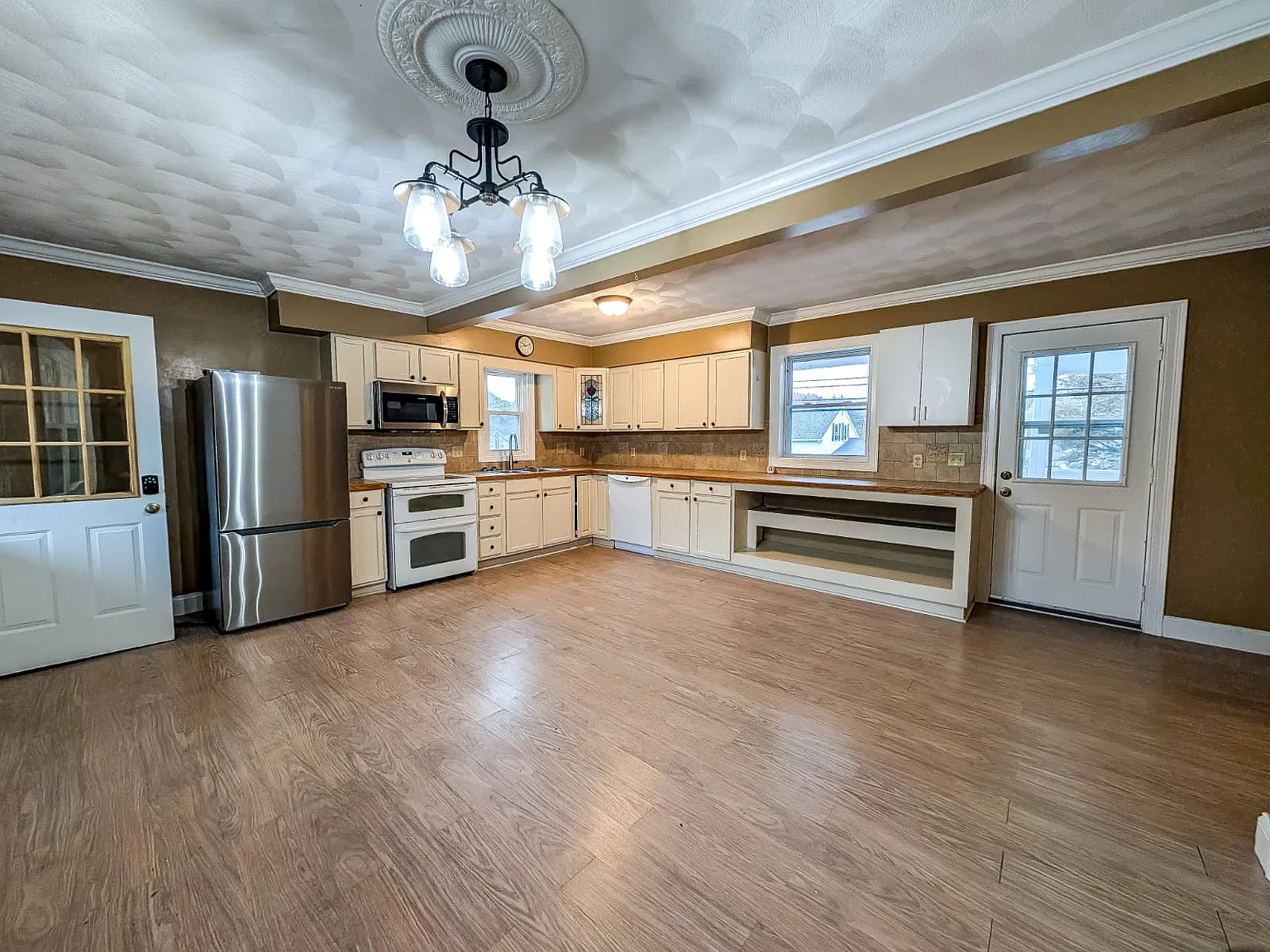 3 bed, 1700 sqft, $2,400 — Photo 3