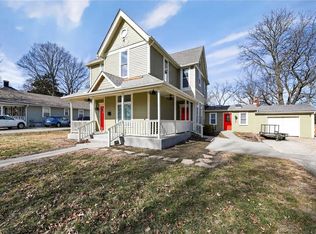 204 NE 1st St, Lees Summit, MO 64063