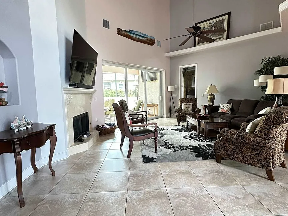 4237 SW 23rd Ave #ID1639302P