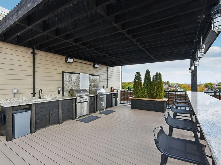 6700 North Ave — Photo 17