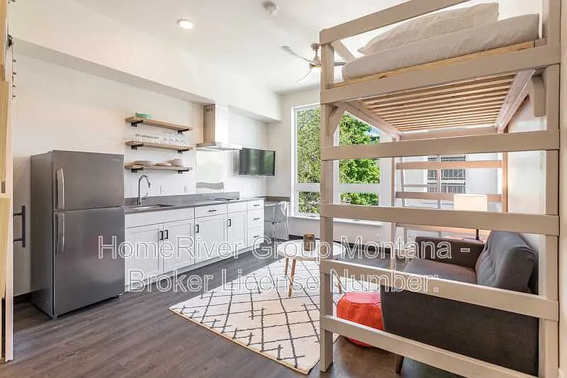 Studio, 1.0 bath, 300 sqft, $1,050 — Photo 2