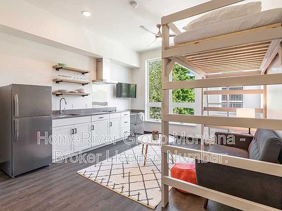 2nd image of 320 Clay St #301