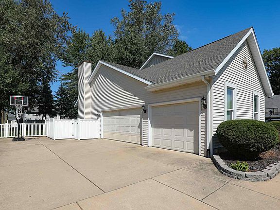 4th image of 907 Finch Dr