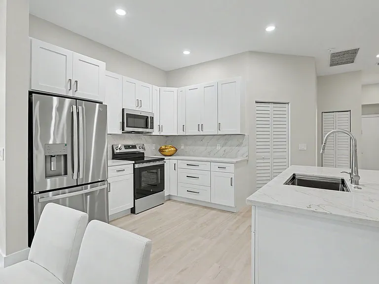 7832 Rockford Rd — Photo 11