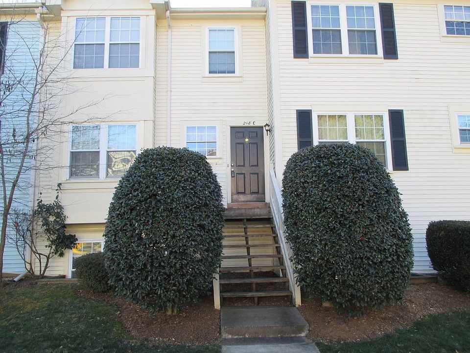 1st image of 218C Fernwood Pl