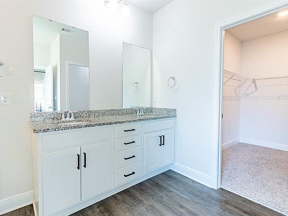 3rd image of 3172 Heritage Oaks Cir