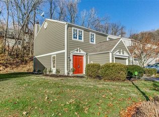 17 New London Ln, Oakmont, PA 15139
