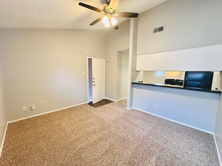 Awesome open Studio Apartments Close to Downtown — Photo 50