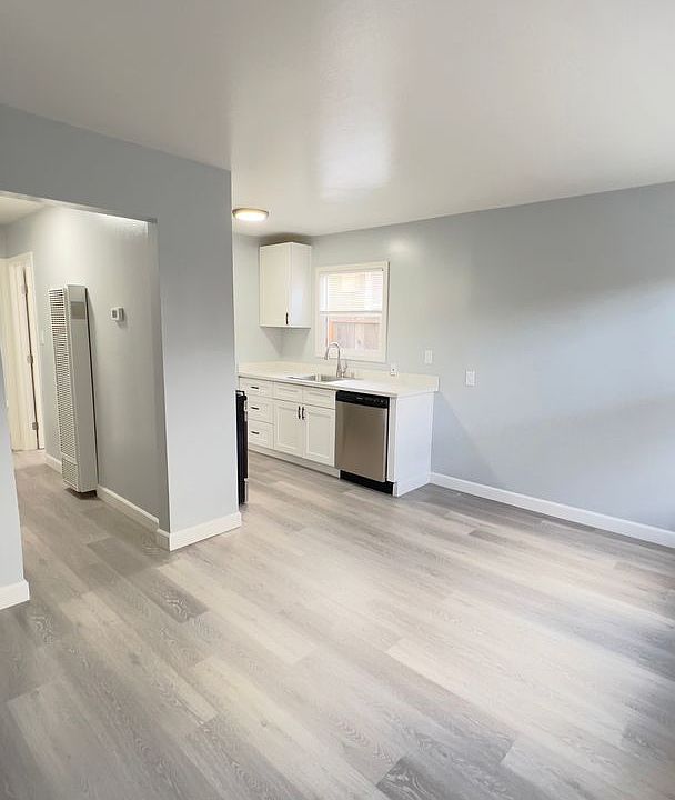 1st image of 460 Clinton St APT 3