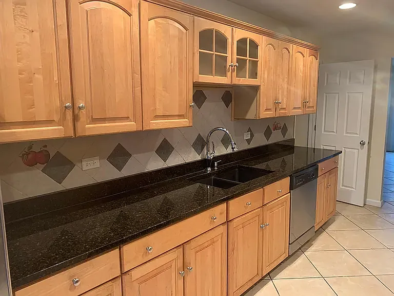 18 W Stevenson Dr — Photo 11