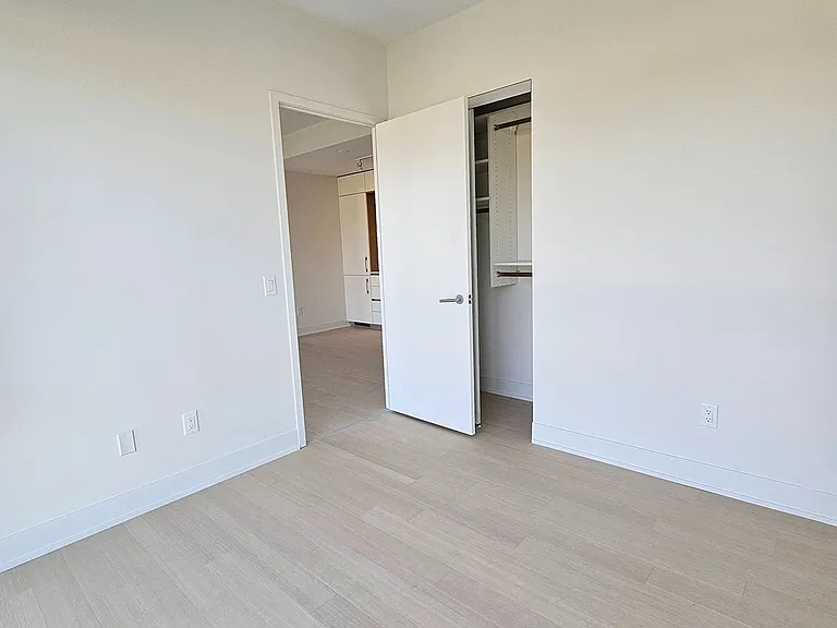 322 Dupont St #613 — Photo 13