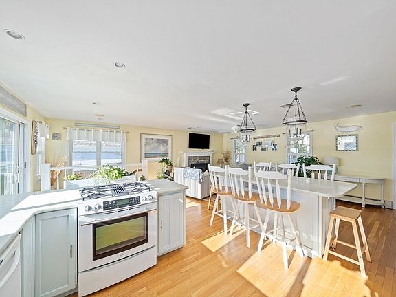 4th image of 130 Prospect Hill Dr