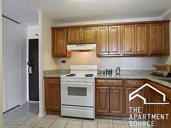 2nd image of 3930 N Pine Grove Ave #1509F