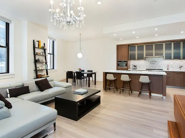 100 Barclay St APT 14K, New York, NY 10007