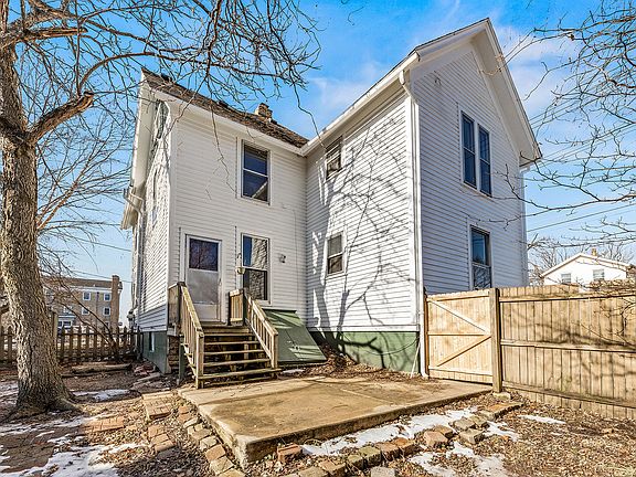 5th image of 273 College St