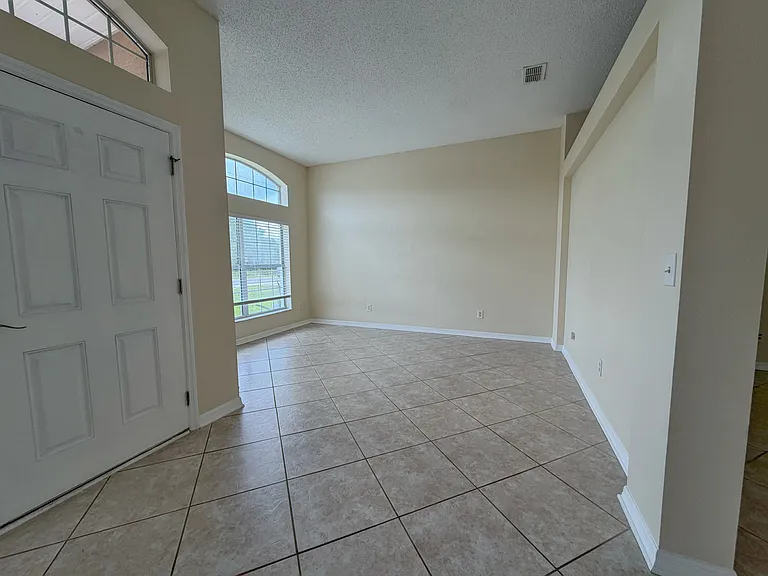 32 Forest Grove Dr — Photo 2