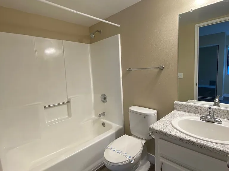 Hillcrest Palms Apartments — Photo 50