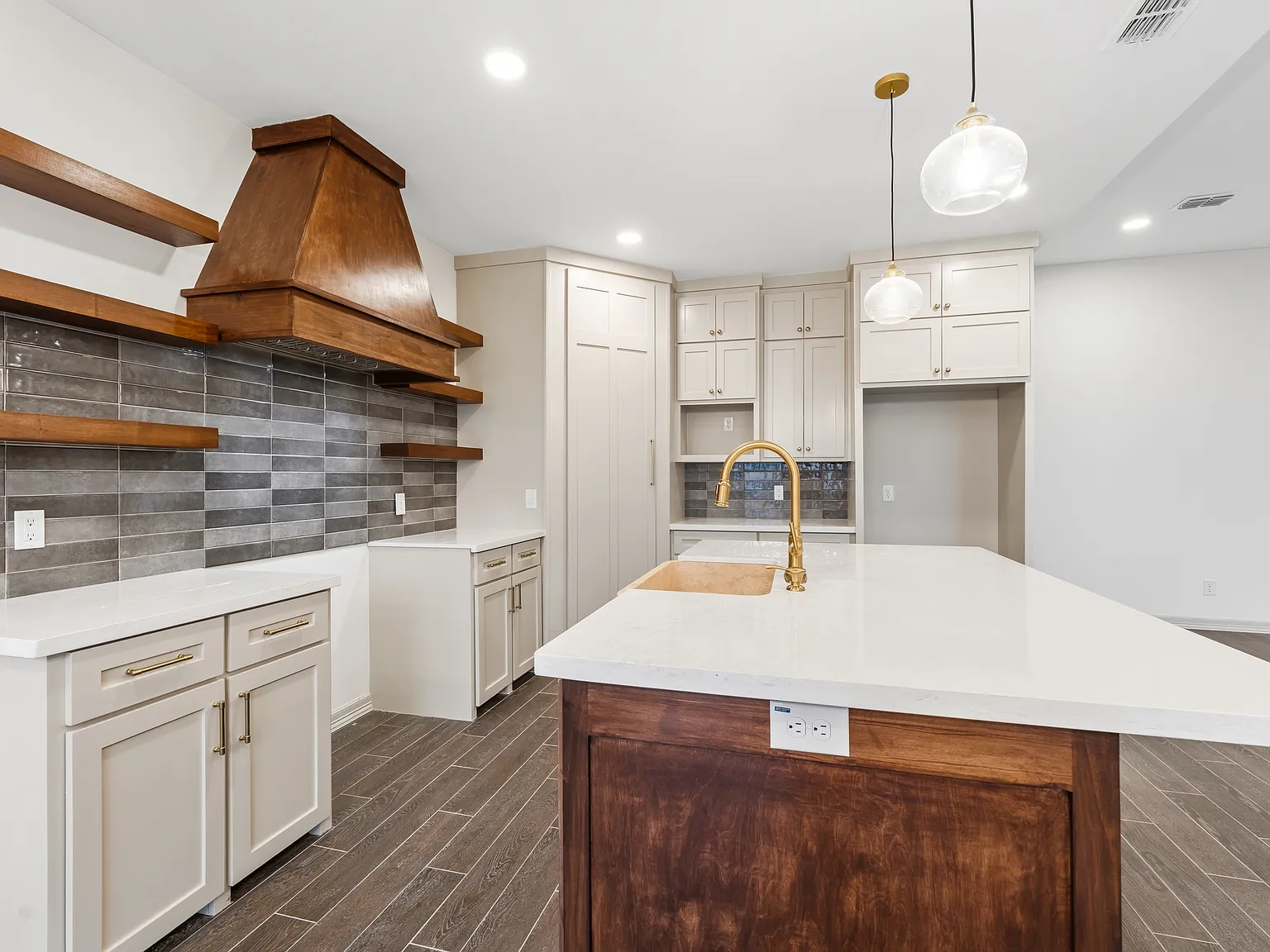 3 bed, 2.5 bath, 1663 sqft, $2,350 — Photo 3