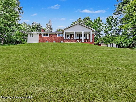 3rd image of 121 Baylors Rd