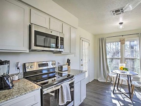 5th image of 7421 N Jefferson Place Cir APT D