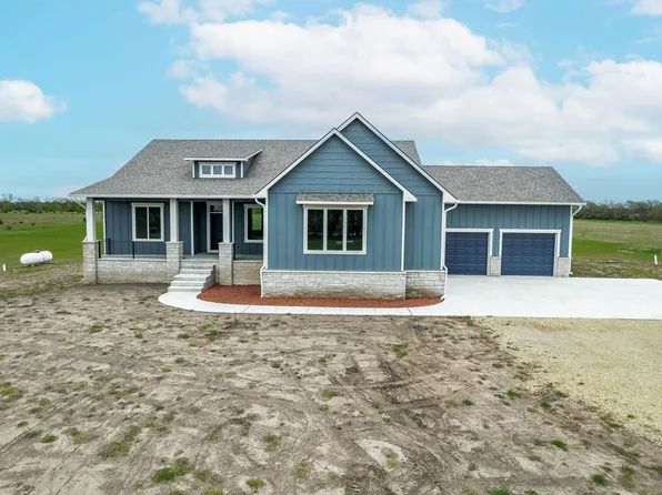 8346 S Hoover Rd, Haysville, KS 67060