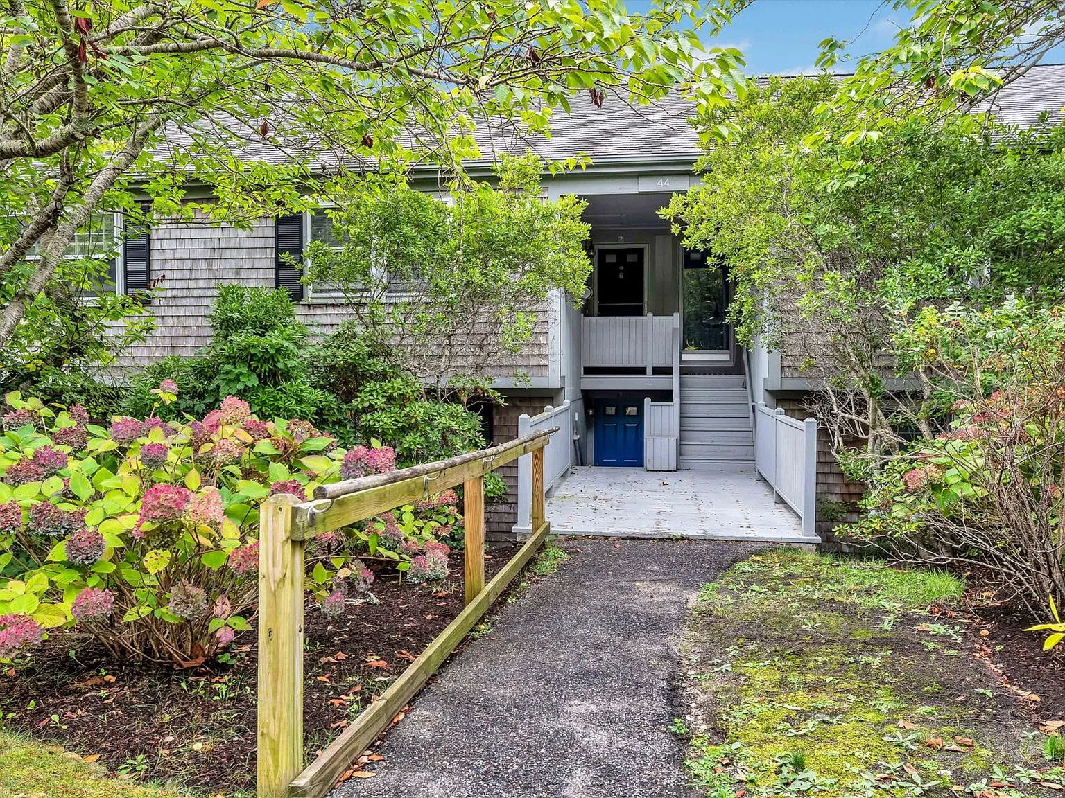 1 bed, 1.5 bath, 836 sqft, $2,450 — Photo 2