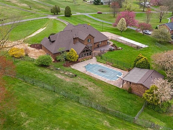 4th image of 1057 Windsor Dr