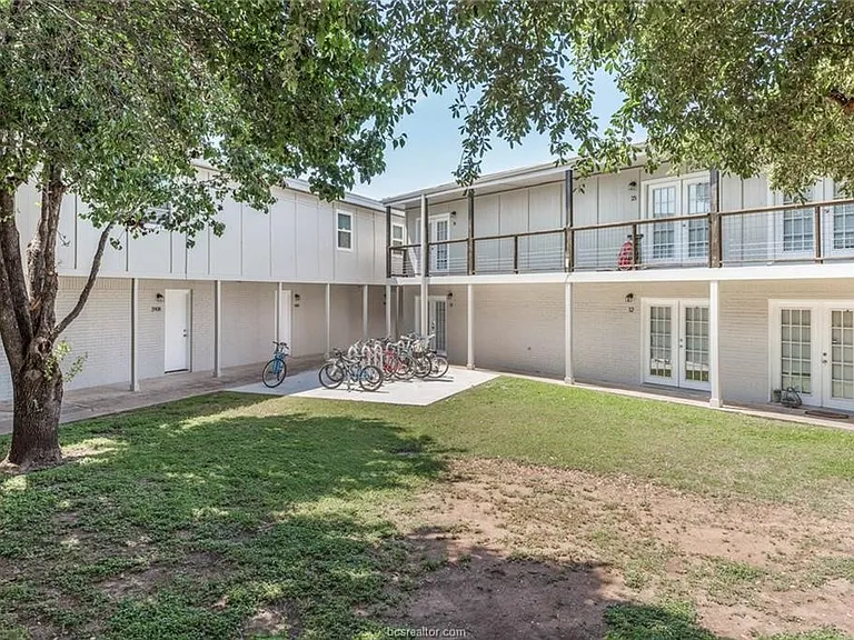 3914 Old College Rd — Photo 2