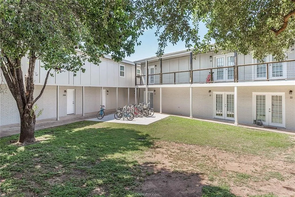 Building Photo - 3914 Old College Rd