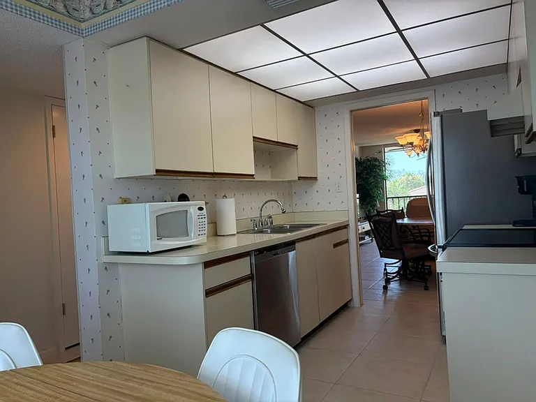 1324 Pasadena Ave S #206 — Photo 9