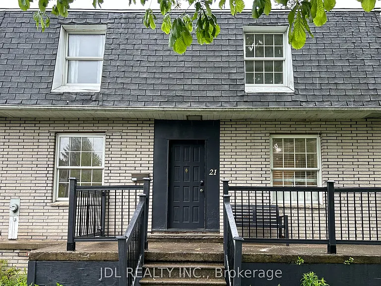 21 Squires Ave — Photo 1
