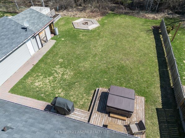 51 Beach Ave, Deep River, ON K0J 1P0