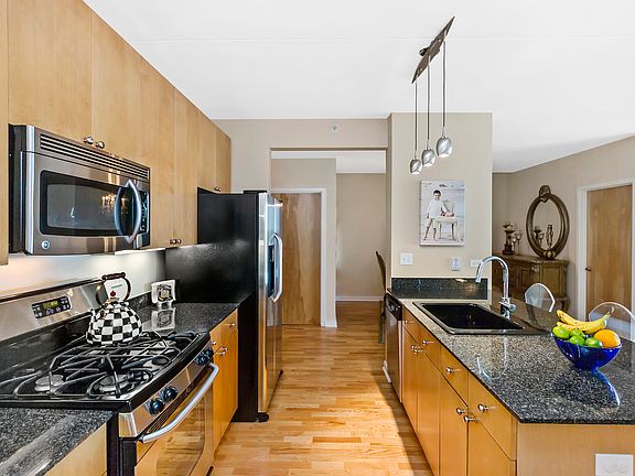 5th image of 900 Chicago Ave Unit 406