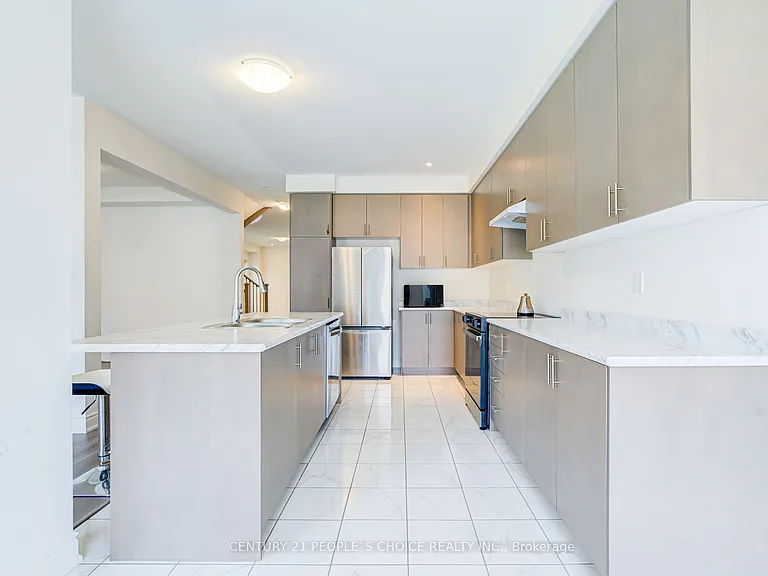 2237 Crystal Dr — Photo 14