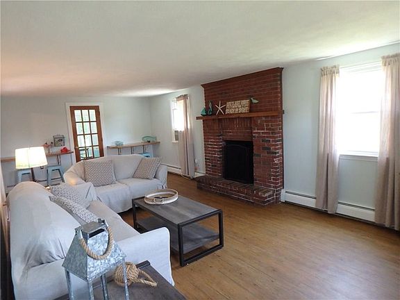 2nd image of 33 Melville Ln