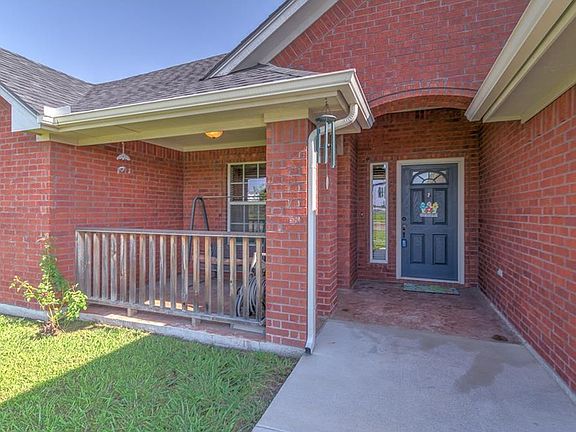 3rd image of 4117 NE 4th St