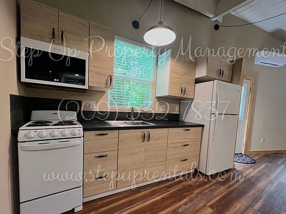 3rd image of 22499 Parrotts Ferry Rd #B