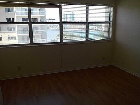 4th image of 111 Golden Isles Dr APT D5