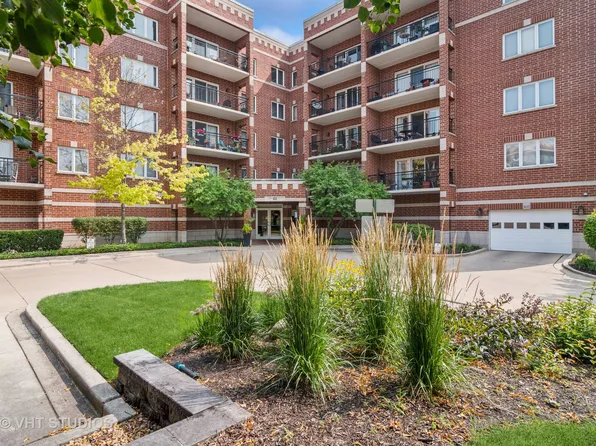 405 W Front St #3206, Wheaton, IL 60187