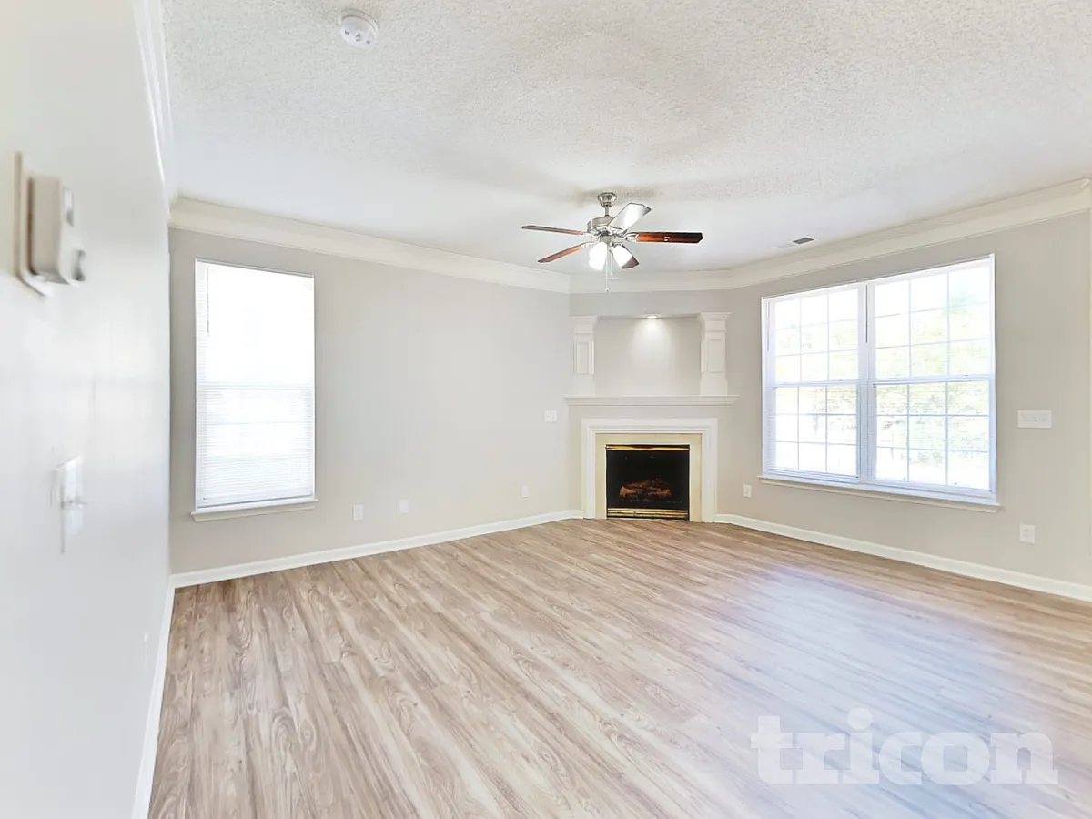 Building Photo - 5920 Shining Oak Ln