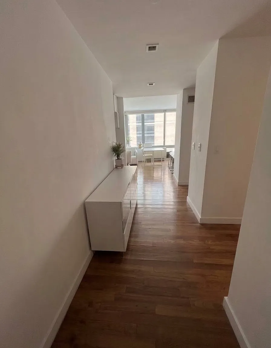 1 bed, 925 sqft, $4,200 — Photo 4