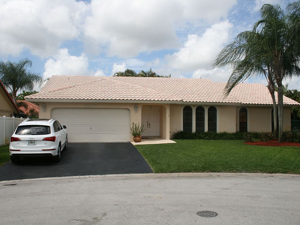 Front of house on cul-de-sac