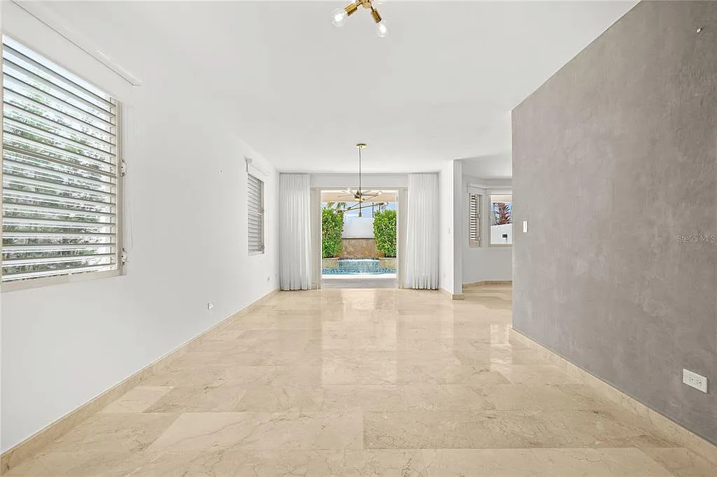 4 bed, 4.0 bath, 2800 sqft, $4,300 — Photo 4