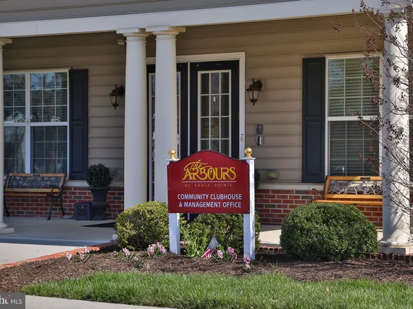 15030 Dahlia Dr, Philadelphia, PA 19116