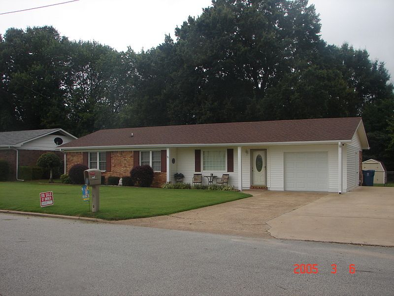 2nd image of 746 Oakview Dr