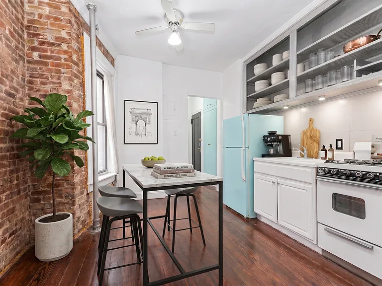 318 W 36th St #5A — Photo 2