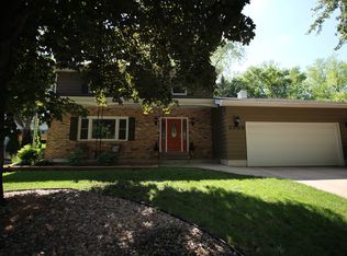 2705 S Elmwood Ave, Sioux Falls, SD 57105