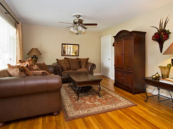 2nd image of 426 Woodcrest Dr