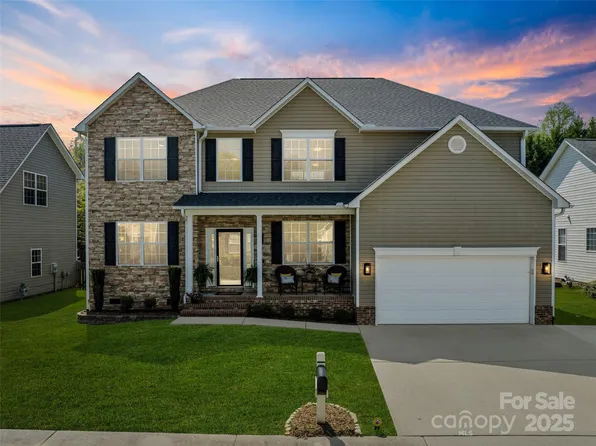 3 Holmes Ln, Arden, NC 28704