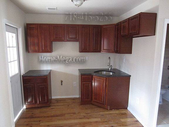 4th image of 921 E 231st St